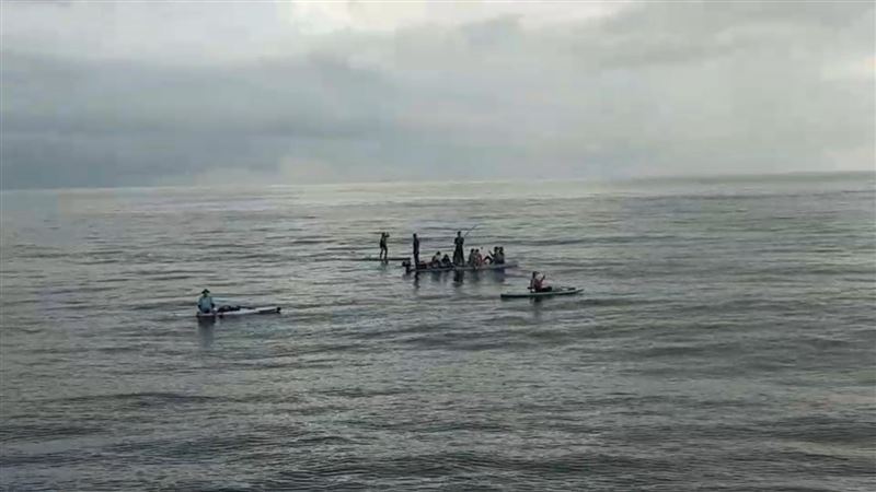 61人玩SUP爽遊牛奶湖　下場慘了