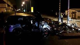 台南對撞車禍「機車起火」！4人送醫　女騎士、5歲童命危（圖／翻攝畫面）