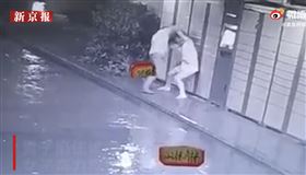 中國,四川,社區,保全,性侵,夜歸（圖／翻攝自新京報視頻）
