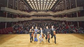 小提琴家陳銳大師班　啟發音樂學子旅美小提琴家陳銳（左3）13日舉行大師班，除了指導學生外，他也現場親自示範，讓全場樂迷收穫滿滿。（NSO國家交響樂團提供）中央社記者趙靜瑜傳真　109年9月13日