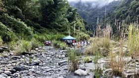 武界露營被水沖走／翻攝畫面