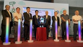 9大運輸業者連署落實路口停讓行人。（圖／記者陳宜加攝影）