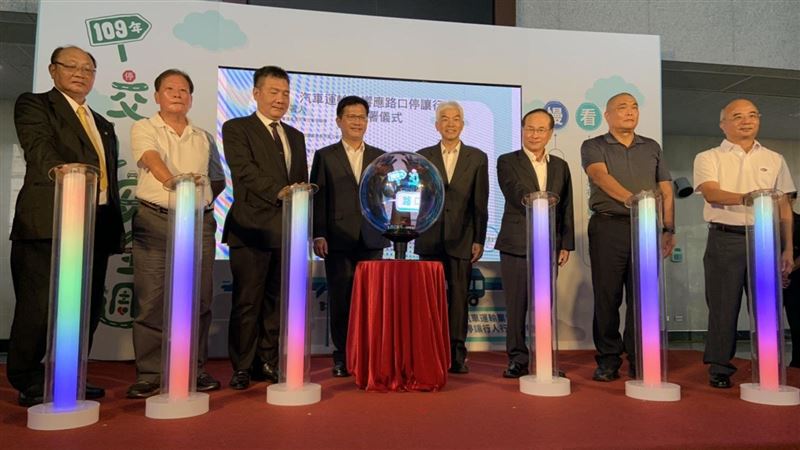 9大運輸業者連署　落實路口停讓行人