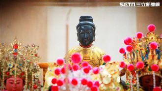 香蕉阿白盛裝打扮　只為歡送公主?