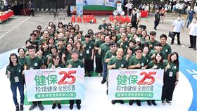 行政院長蘇貞昌14日出席「健保25週年排字活動及健康存摺登錄破168萬人、500萬人抽獎活動」（圖／行政院提供）