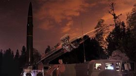 中國解放軍夜間試射東風11飛彈畫面曝光。（圖／翻攝解放軍東部戰區官方微博）