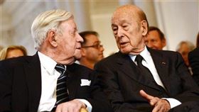 德國前總理Helmut Schmidt（左）與法國前總統季斯卡（Valéry Giscard d'Estaing）（圖／美聯社／達志影像）