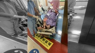 莽男找前女友闖錯包廂　遭砸酒瓶狠扁