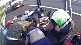 夫上國道心臟突停⋯消防、妻聯手救人