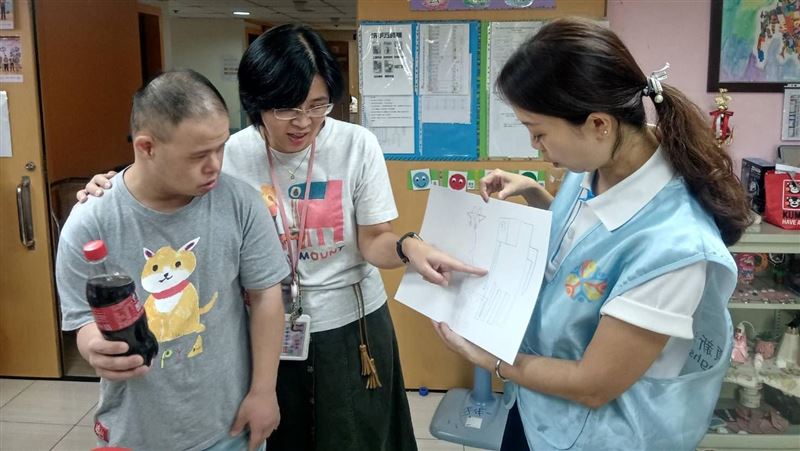 教養院大師畢卡平　與魏應充墨寶交會