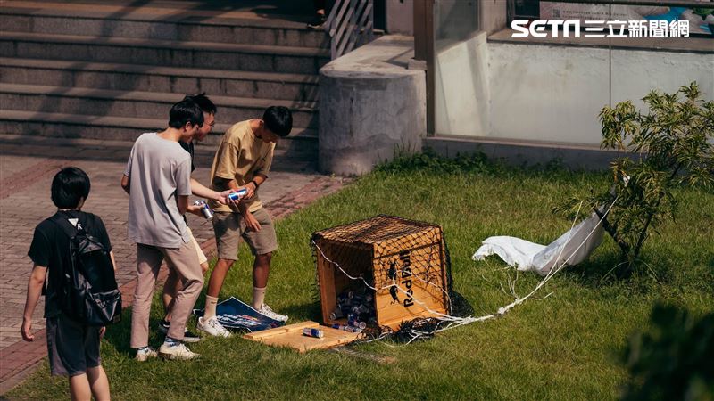 11所大學空投飲料　學生：砸到好痛