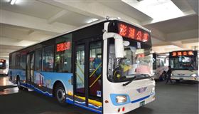 澎湖縣政府3年內汰換42輛公車，占公車總數7成，車內配備自動站名播報系統，車內享有免費WiFi服務，車座加裝USB插槽，方便民眾充電。（澎湖縣政府提供）中央社　109年9月14日