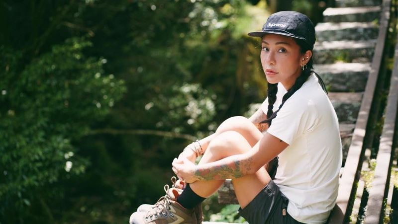 斷舊愛曬辣照　國光女神被罵賣奶花瓶