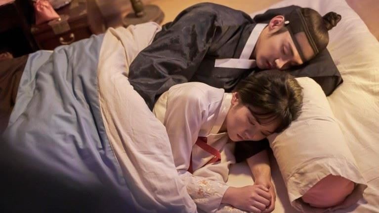 男扮女裝進寡婦村！與絕美妓生成母女