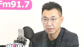 國民黨主席江啟臣廣播專訪。（圖／POP Radio提供）
