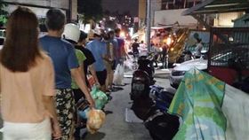 垃圾車,倒垃圾,素質,排隊(翻攝自 爆廢公社公開版)