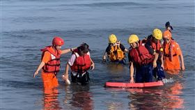 沙洲,海水浴場,受困,台中