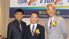 均豪均華志聖共組聯盟均豪董事長陳政興（中）、均華副總經理張欽華（右）與志聖董事長特助梁又文（左）共同宣布3公司合組聯盟，為半導體業提供一站式服務。中央社記者鍾榮峰攝  　109年9月15日