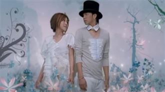 合唱愛的主旋律…卓文萱6字悼念小鬼