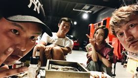 小鬼猝逝／同為華岡畢業…曾莞婷PO照「12字告別學弟」▲。（圖／翻攝自曾莞婷臉書）