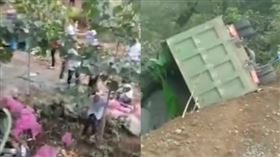 貨車翻蒜頭灑滿地！村民搶撿　慘遭壓8死11傷（圖／翻攝自小麥）