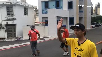 小鬼花蓮玩很大錄影　親切揮手畫面曝