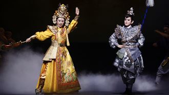 孫翠鳳腳開刀硬上　讚尪借錢貸款做戲