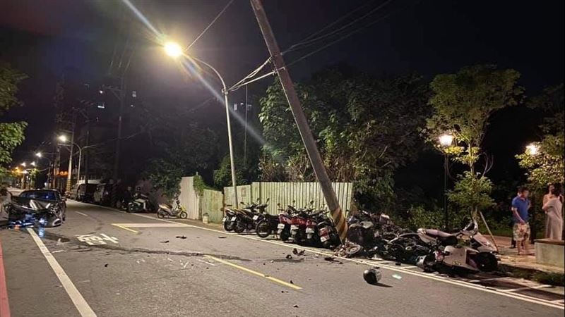 載2熱褲妹出遊　酒駕男失控撞9機車