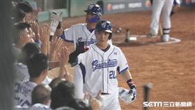 ▲富邦悍將捕手林宥穎敲出2分砲。（圖／記者劉彥池攝影）