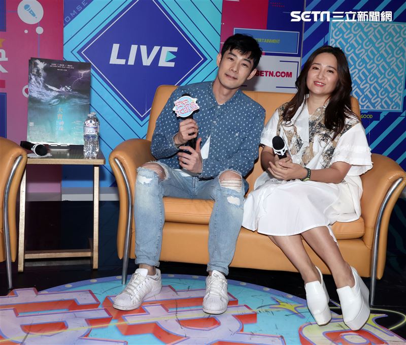 施易男、羅美玲安安大明星舞台劇宣傳。（記者邱榮吉/攝影）
