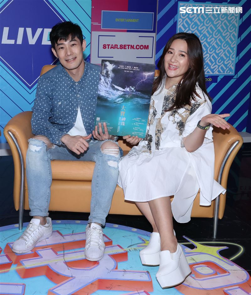 施易男、羅美玲安安大明星舞台劇宣傳。（記者邱榮吉/攝影）