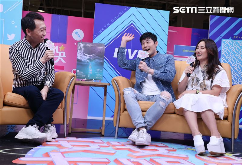 施易男、羅美玲安安大明星舞台劇宣傳。（記者邱榮吉/攝影）