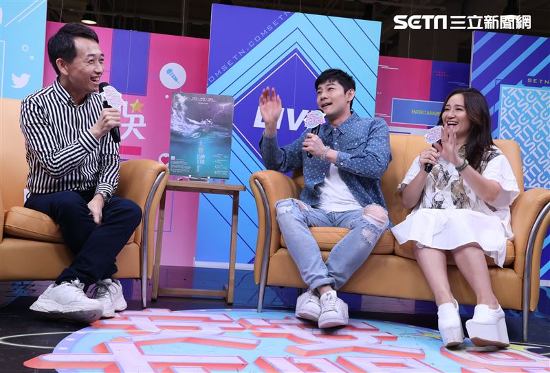 施易男、羅美玲安安大明星舞台劇宣傳。（記者邱榮吉/攝影）