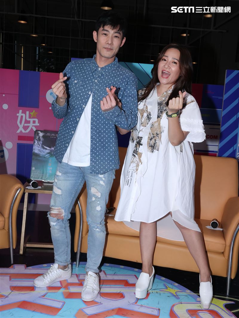 施易男、羅美玲安安大明星舞台劇宣傳。（記者邱榮吉/攝影）