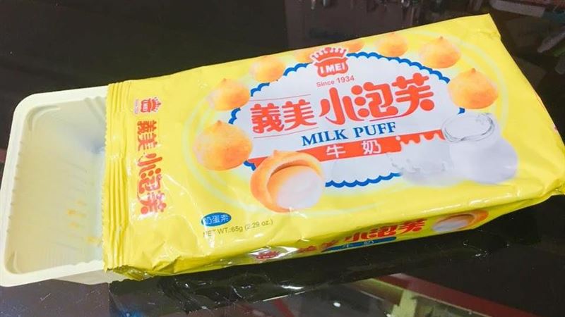 陪伴台灣人成長的經典零食「義美小泡芙」，自1980年代問世至今仍熱銷不輟。（圖／翻攝自爆廢公社二館）