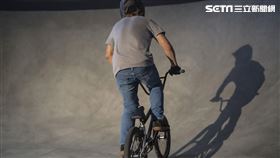 Levi's®自2020春夏季度起推出的Levi's® Flex Jeans褲款，以高度的彈力著稱（圖／品牌提供）