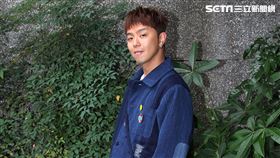 小鬼（黃鴻升）自入主「綜藝玩很大｣後，圈粉無數，從小學生到阿伯阿姨年齡層的粉絲大小通吃。（記者邱榮吉/攝影）