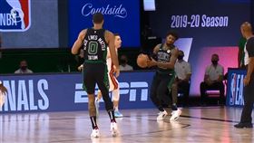 NBA／假摔王者！聰明哥秀精湛演技
NBA,季後賽,波士頓塞爾提克,Marcus Smart,假摔,演技
翻攝自推特