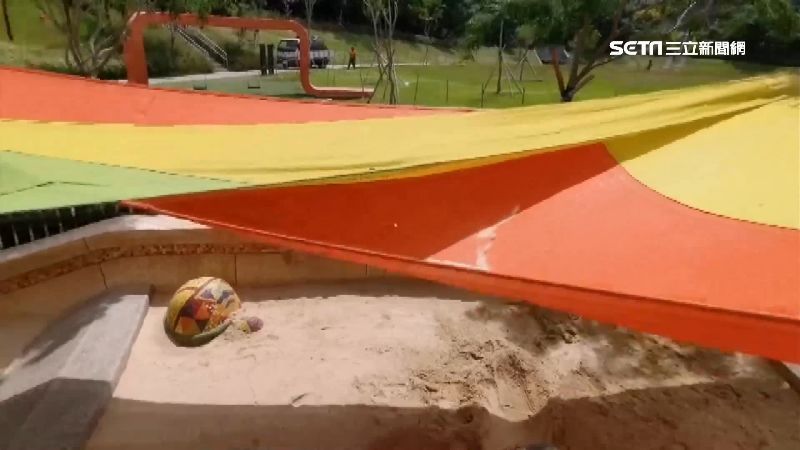 把遮雨棚當彈簧床　民憂：死傷誰負責