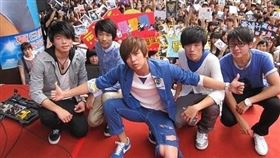 《不屑》是他們寫的！FUN4成員憶小鬼：帶小毛頭跑校園（圖／翻攝自木蘭｜Mulan臉書）