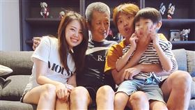 黄婷婷貼出黃鴻升人生最後的全家福合照。（圖／翻攝自teen520 IG）