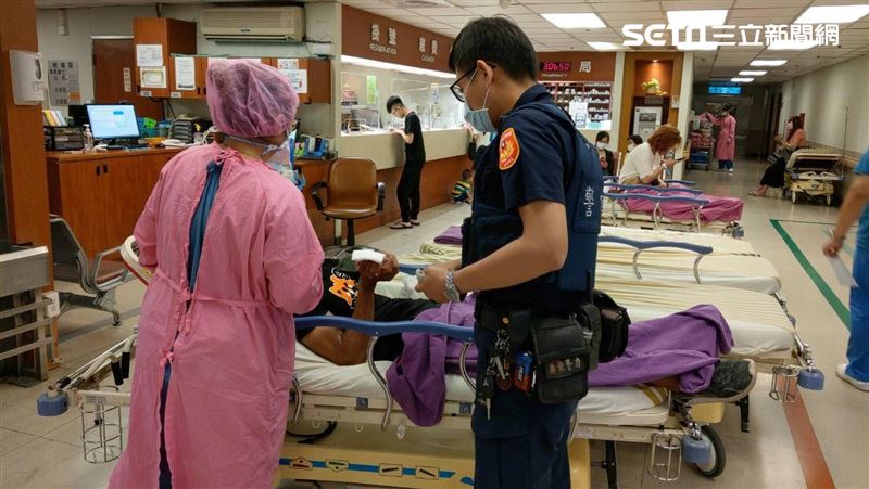 詭異轎車飄散血腥味　警探頭看…嚇傻