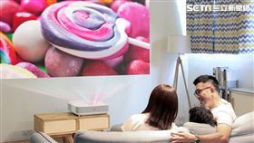 Epson登陸嘖嘖募資，推出EH-LS300W國民雷射大電視募資限定色－北歐白款（圖／台灣愛普生提供）