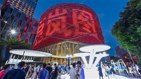 武漢慰問秀…抗疫護士竟遭「旋轉椅夾死」！網哭：好人命短（圖／翻攝自新京報）