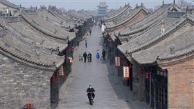 平遙古城爆私產被強歸國有　224戶居民遭趕山西平遙古城建於西周宣王時期，被稱為中國保存最為完好的四大古城之一。陸媒17日報導，近期有224戶民房，陸續被貼上封條強制收歸國有。（中新社提供）中央社　109年9月18日