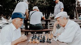 老人，長輩，長者（圖／翻攝自unsplash）