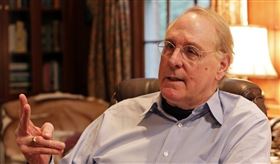 「人生像盒巧克力」阿甘正傳原作者葛魯姆逝世　享壽77歲
圖/翻攝自維基百科