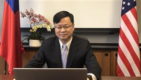 駐芝加哥辦事處長黃鈞耀視訊演講駐芝加哥辦事處長黃鈞耀17日應邀對上百名美方人士發表視訊演講，爭取支持台美展開雙邊貿易協定談判。（駐芝加哥辦事處提供）中央社記者尹俊傑紐約傳真  109年9月18日