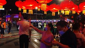 疫情防控放首位 中國限制十一長假景區客流中國文旅部18日下發通知，要求各地做好「十一」長假旅遊景區開放管理工作，在疫情防控前提下，旅遊景區接待遊客量不超過最大承載量的75%。圖為17日開幕的2020中國廈門中秋旅遊嘉年華。（中新社提供）中央社　109年9月19日