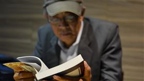 林榮基盼在台定居  助台捍衛思想自由（3）前香港銅鑼灣書店店長林榮基擔心「逃犯條例」通過後會被引渡中國，日前來台希望在此定居。他接受中央社訪問時說，希望未來可以在台灣開書店，並強調他要開的書店不是「文青」書店，而是關注時事、社會的書店，希望能吸引年輕人、香港人及陸客來看書。（配合社稿CEP第4號，敬請採用）中央社記者徐薇婷攝  108年5月9日